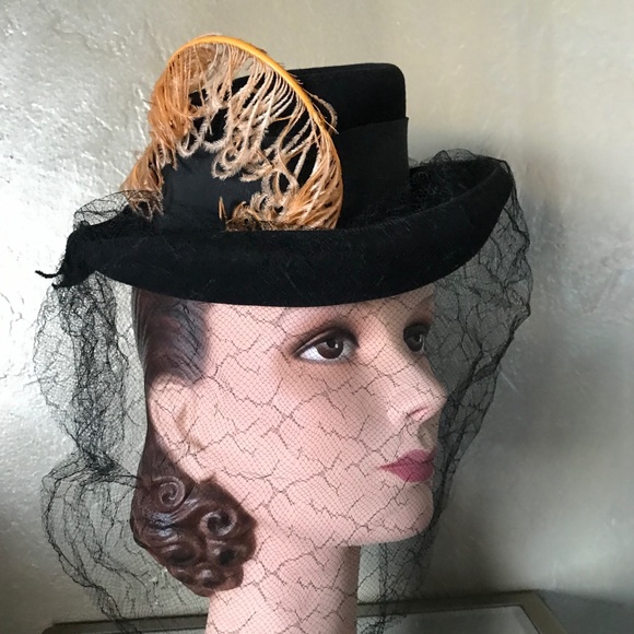 IMPOSING 1930S' BLACK FELT TILT FEDORA WITH GOLD OSTRICH FEATHER & INTACT VEIL